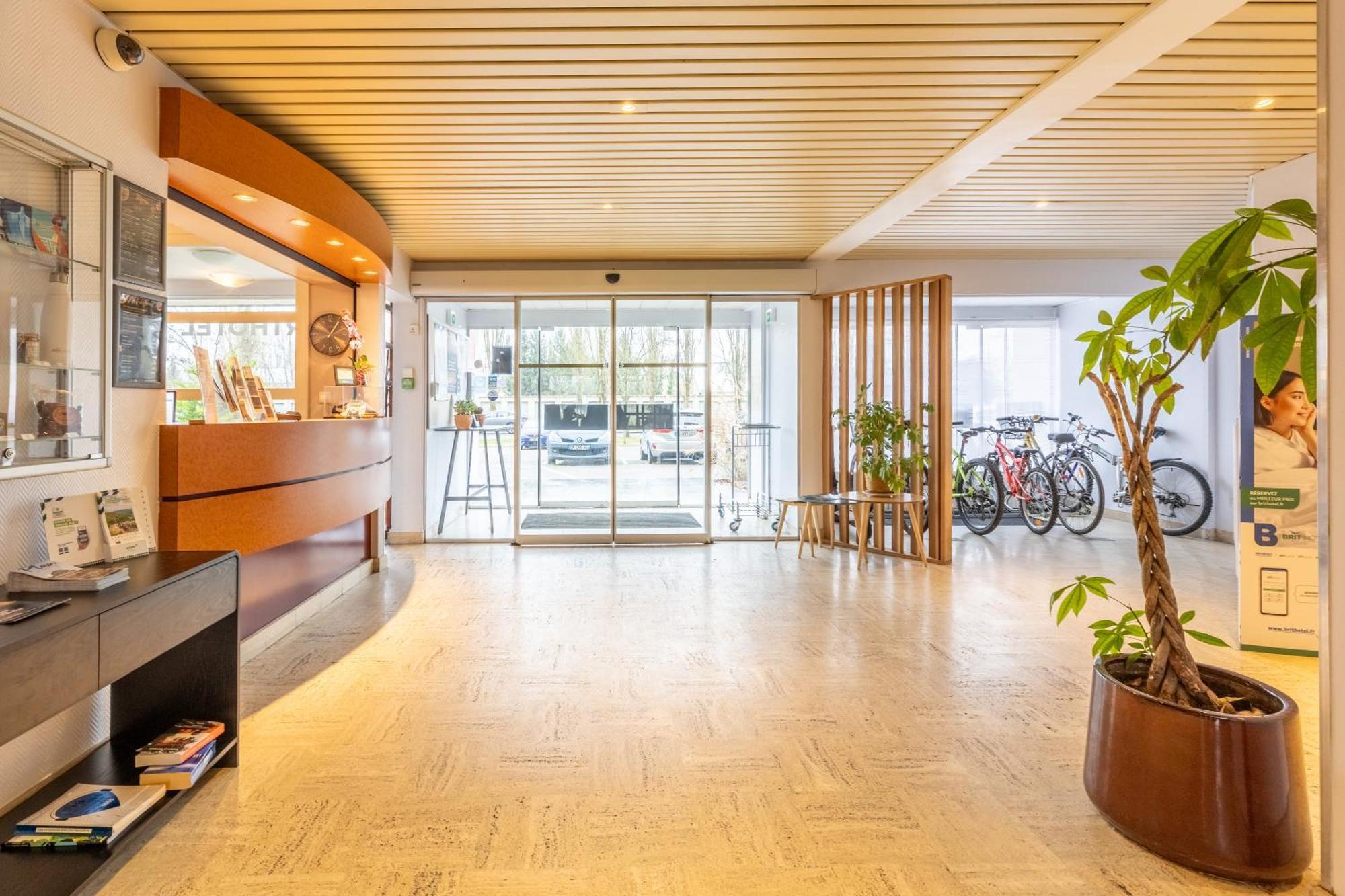 Brit Hotel Le Parc Vichy Bellerive-sur-Allier Exteriör bild